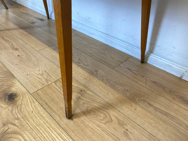 Kultiger hoher Mid-Century Couchtisch mit Mosaik Fliesen und konischen Füßen