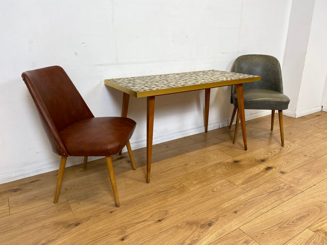 Kultiger hoher Mid-Century Couchtisch mit Mosaik Fliesen und konischen Füßen