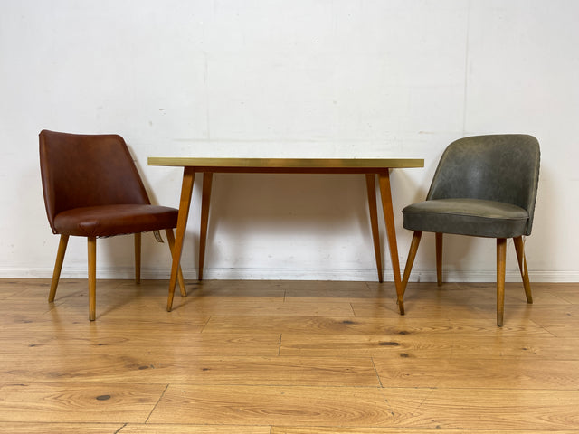 Kultiger hoher Mid-Century Couchtisch mit Mosaik Fliesen und konischen Füßen