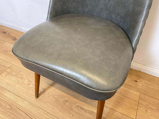 WMK I Versand I Kultiger und sehr gut erhaltener Mid-Century DDR Cocktailsessel mit Federkernsitz und Kunstlederbezug mit Patina