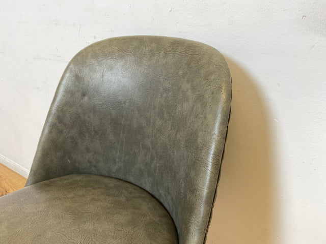 WMK I Versand I Kultiger und sehr gut erhaltener Mid-Century DDR Cocktailsessel mit Federkernsitz und Kunstlederbezug mit Patina