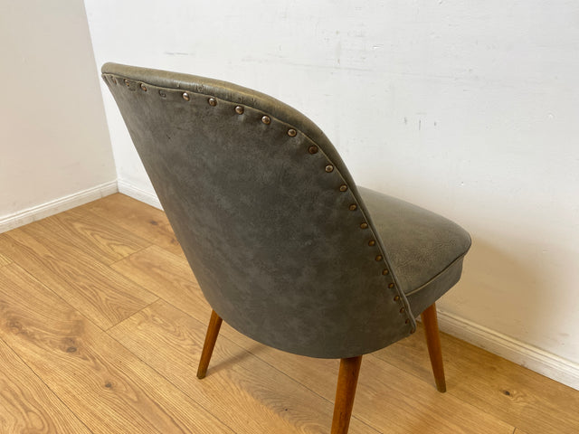 WMK I Versand I Kultiger und sehr gut erhaltener Mid-Century DDR Cocktailsessel mit Federkernsitz und Kunstlederbezug mit Patina