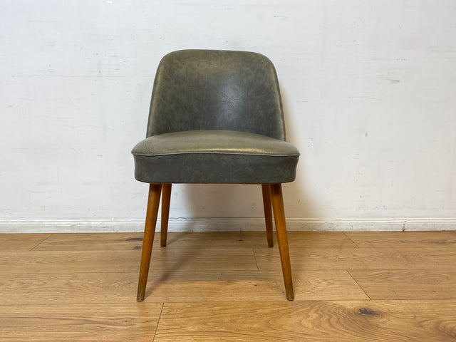 WMK I Versand I Kultiger und sehr gut erhaltener Mid-Century DDR Cocktailsessel mit Federkernsitz und Kunstlederbezug mit Patina