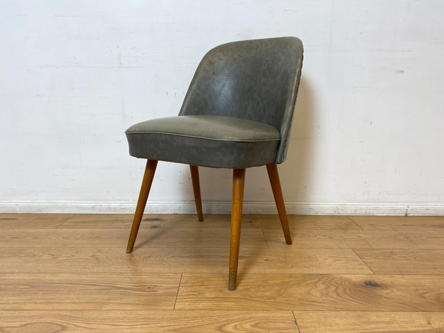 WMK I Versand I Kultiger und sehr gut erhaltener Mid-Century DDR Cocktailsessel mit Federkernsitz und Kunstlederbezug mit Patina