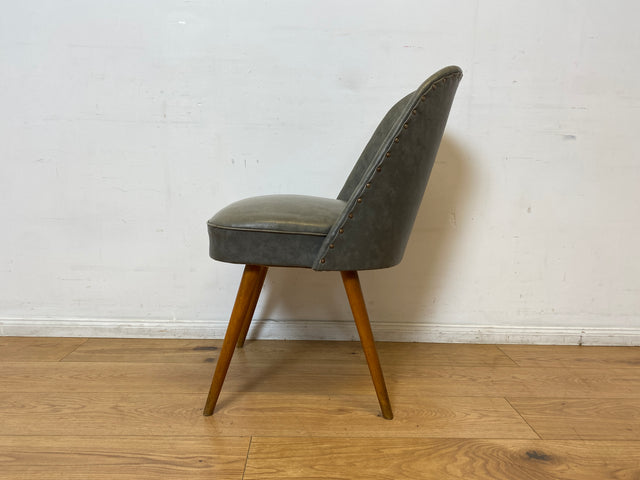 WMK I Versand I Kultiger und sehr gut erhaltener Mid-Century DDR Cocktailsessel mit Federkernsitz und Kunstlederbezug mit Patina