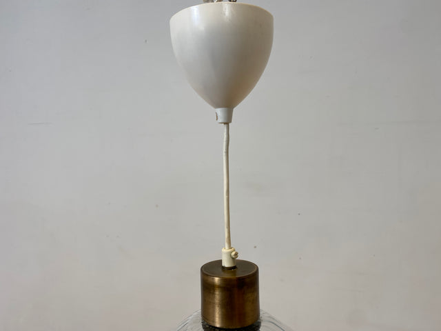 Elegante Mid-Century Hängelampe mit fein facettiertem Glas