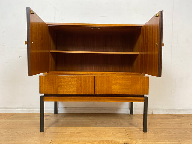 Hübsches und gut erhaltenes Mid-Century Highboard auf schwarzen Metallfüßen mit Schubladen I Schrank  Kommode Sideboard Wäscheschrank Bücherschrank60er 70er VEB Vintage I