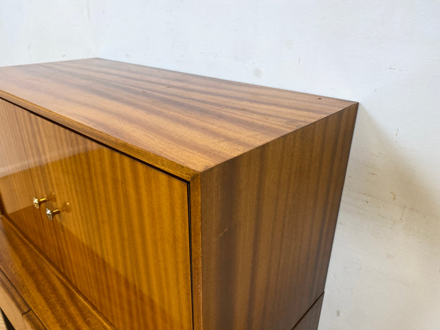 Hübsches und gut erhaltenes Mid-Century Highboard auf schwarzen Metallfüßen mit Schubladen I Schrank  Kommode Sideboard Wäscheschrank Bücherschrank60er 70er VEB Vintage I