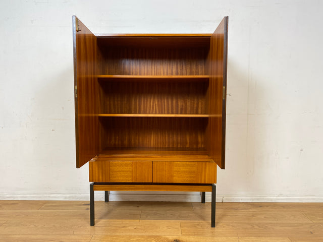 Schönes und gut erhaltenes Mid-Century Highboard auf schwarzen Metallfüßen mit Schubladen I Schrank Wäscheschrank Bücherschrank Kommode Sideboard 60er 70er VEB Vintage I