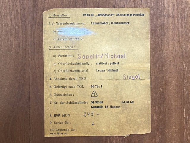 Schönes und gut erhaltenes Mid-Century Highboard auf schwarzen Metallfüßen mit Schubladen I Schrank Wäscheschrank Bücherschrank Kommode Sideboard 60er 70er VEB Vintage I