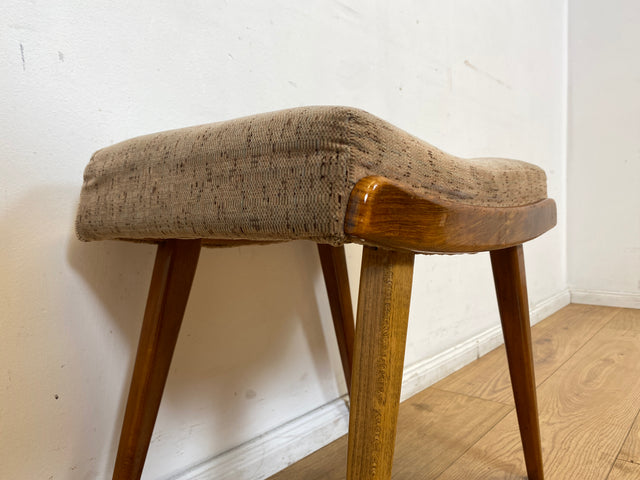 WMK I Versand I Formschöner und bequemer Mid-Century Hocker mit braunem Originalbezug und konischen Füßen
