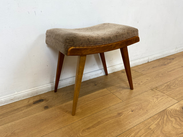 WMK I Versand I Formschöner und bequemer Mid-Century Hocker mit braunem Originalbezug und konischen Füßen
