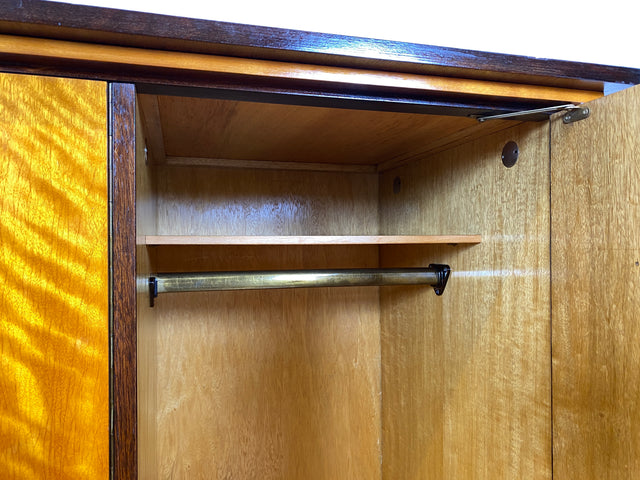 WMK I Schöner Mid-Century Kleiderschrank aus 1961, Vollholz, mit guter Aufteilung