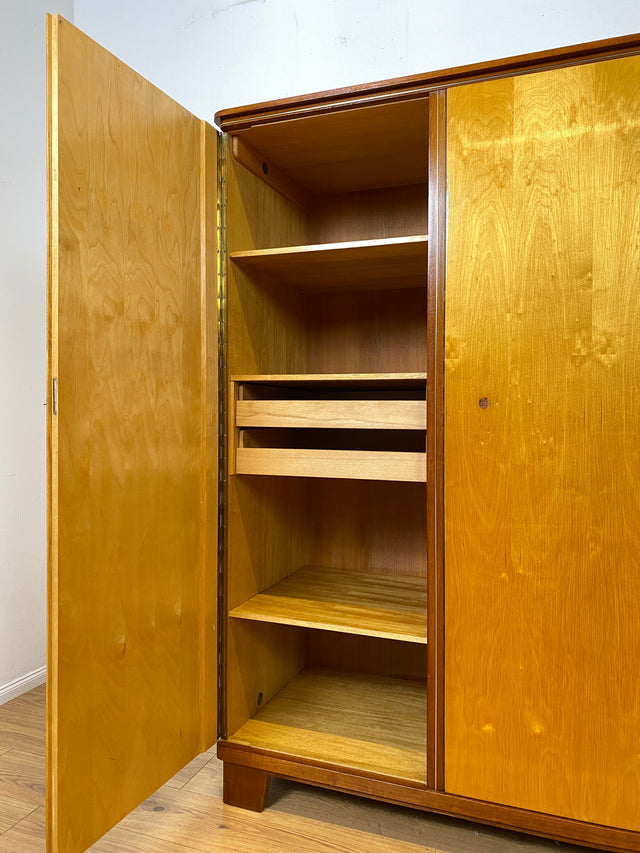 Sehr schöner und perfekt aufgeteilter Mid-Century Kleiderschrank aus 1960 mit Schubladen I Schrank Schlafzimmerschrank Wäscheschrank Wardrobe Vintage 50er 60er Rockabilly I