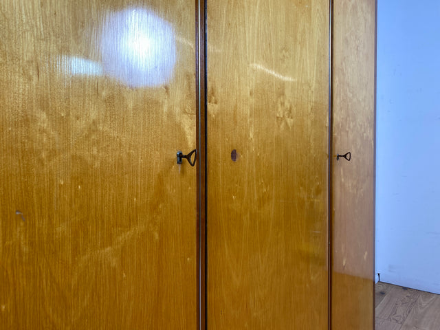 Sehr schöner und perfekt aufgeteilter Mid-Century Kleiderschrank aus 1960 mit Schubladen I Schrank Schlafzimmerschrank Wäscheschrank Wardrobe Vintage 50er 60er Rockabilly I