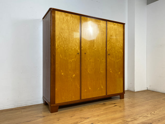 Sehr schöner und perfekt aufgeteilter Mid-Century Kleiderschrank aus 1960 mit Schubladen I Schrank Schlafzimmerschrank Wäscheschrank Wardrobe Vintage 50er 60er Rockabilly I