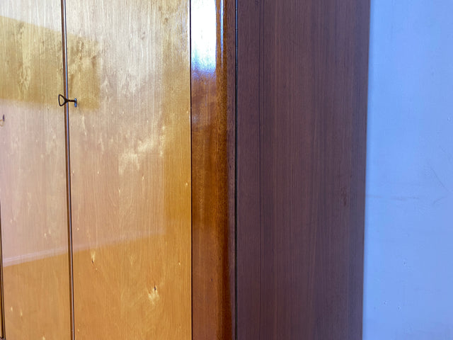 Sehr schöner und perfekt aufgeteilter Mid-Century Kleiderschrank aus 1960 mit Schubladen I Schrank Schlafzimmerschrank Wäscheschrank Wardrobe Vintage 50er 60er Rockabilly I
