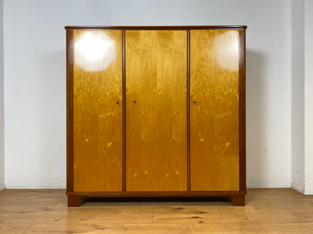 Sehr schöner und perfekt aufgeteilter Mid-Century Kleiderschrank aus 1960 mit Schubladen I Schrank Schlafzimmerschrank Wäscheschrank Wardrobe Vintage 50er 60er Rockabilly I