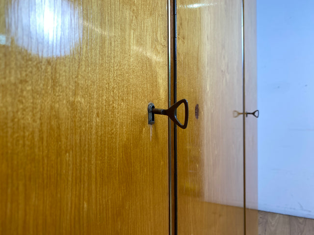 Sehr schöner und perfekt aufgeteilter Mid-Century Kleiderschrank aus 1960 mit Schubladen I Schrank Schlafzimmerschrank Wäscheschrank Wardrobe Vintage 50er 60er Rockabilly I