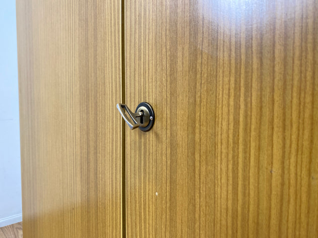 I Retro pur I Sehr schöner großer Mid-Century Kleiderschrank aus 1967 mit Aufsatz I Schrank Schlafzimmerschrank Garderobe Wardrobe Flurschrank 60er 70er Vintage DDR I