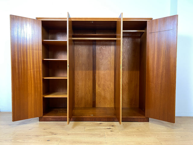 Hochwertiger und perfekt aufgeteilter großer Mid-Century Kleiderschrank aus vollem Holz I Schrank Schlafzimmerschrank Wäscheschrank Wardrobe 50er 60er Retro Vintage I