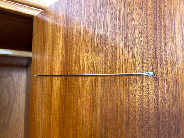 Hochwertiger und perfekt aufgeteilter großer Mid-Century Kleiderschrank aus vollem Holz I Schrank Schlafzimmerschrank Wäscheschrank Wardrobe 50er 60er Retro Vintage I
