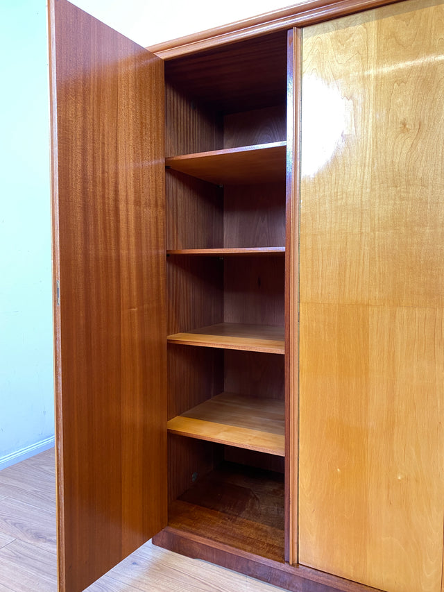 Hochwertiger und perfekt aufgeteilter großer Mid-Century Kleiderschrank aus vollem Holz I Schrank Schlafzimmerschrank Wäscheschrank Wardrobe 50er 60er Retro Vintage I