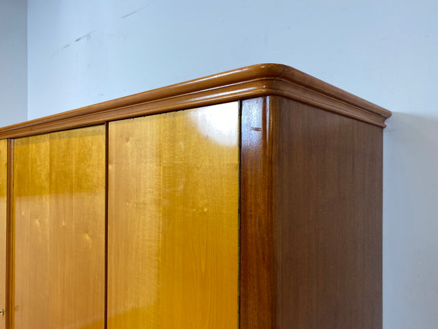 Hochwertiger und perfekt aufgeteilter großer Mid-Century Kleiderschrank aus vollem Holz I Schrank Schlafzimmerschrank Wäscheschrank Wardrobe 50er 60er Retro Vintage I