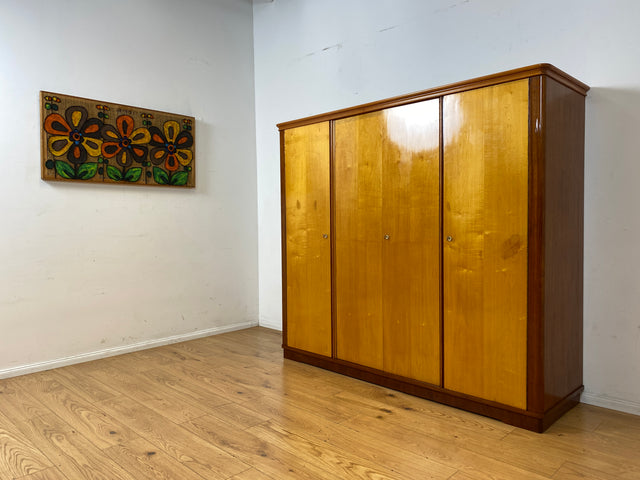 Hochwertiger und perfekt aufgeteilter großer Mid-Century Kleiderschrank aus vollem Holz I Schrank Schlafzimmerschrank Wäscheschrank Wardrobe 50er 60er Retro Vintage I