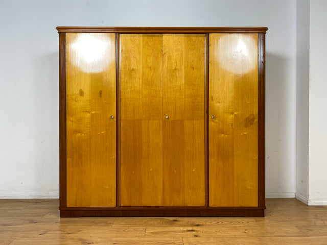 Hochwertiger und perfekt aufgeteilter großer Mid-Century Kleiderschrank aus vollem Holz I Schrank Schlafzimmerschrank Wäscheschrank Wardrobe 50er 60er Retro Vintage I