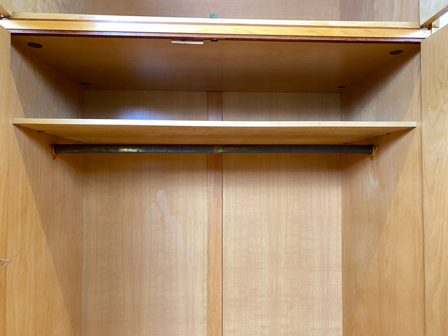Schöner heller Mid-Century Kleiderschrank in Eiche auf neuen Metallfüßen mit Aufsatz I Schrank Wäscheschrank Schlafzimmerschrank Flurschrank Garderobenschrank Vintage 60er I
