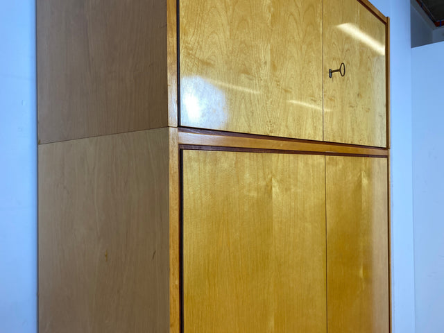 Schöner heller Mid-Century Kleiderschrank in Eiche auf neuen Metallfüßen mit Aufsatz I Schrank Wäscheschrank Schlafzimmerschrank Flurschrank Garderobenschrank Vintage 60er I