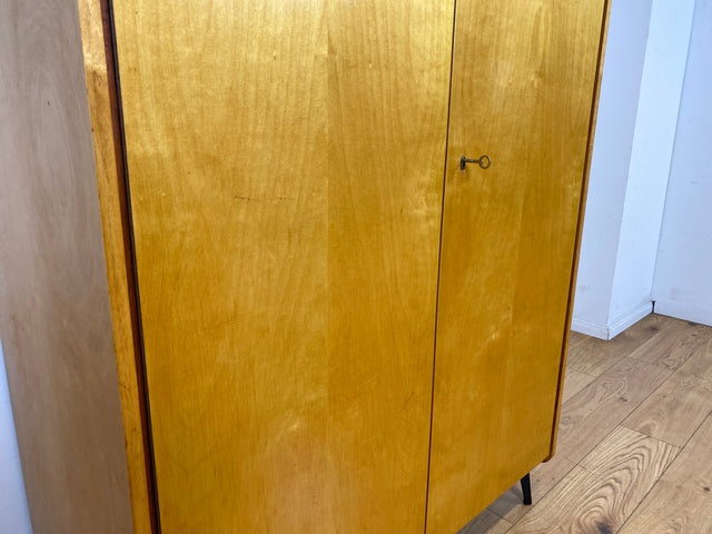 Schöner heller Mid-Century Kleiderschrank in Eiche auf neuen Metallfüßen mit Aufsatz I Schrank Wäscheschrank Schlafzimmerschrank Flurschrank Garderobenschrank Vintage 60er I
