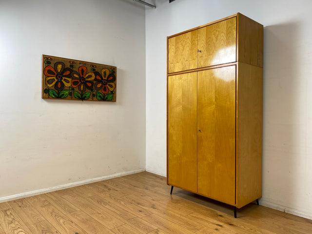 Schöner heller Mid-Century Kleiderschrank in Eiche auf neuen Metallfüßen mit Aufsatz I Schrank Wäscheschrank Schlafzimmerschrank Flurschrank Garderobenschrank Vintage 60er I