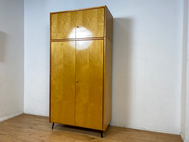 Schöner heller Mid-Century Kleiderschrank in Eiche auf neuen Metallfüßen mit Aufsatz I Schrank Wäscheschrank Schlafzimmerschrank Flurschrank Garderobenschrank Vintage 60er I