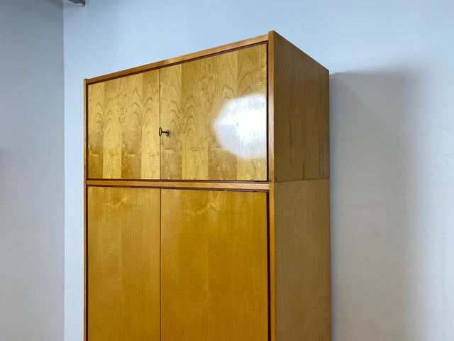 Schöner heller Mid-Century Kleiderschrank in Eiche auf neuen Metallfüßen mit Aufsatz I Schrank Wäscheschrank Schlafzimmerschrank Flurschrank Garderobenschrank Vintage 60er I