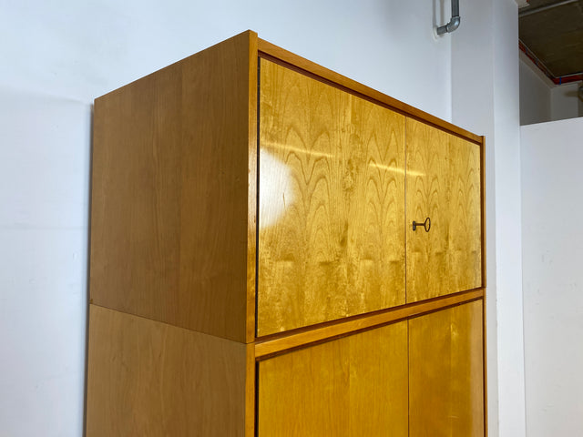 Schöner heller Mid-Century Kleiderschrank in Eiche auf neuen Metallfüßen mit Aufsatz I Schrank Wäscheschrank Schlafzimmerschrank Flurschrank Garderobenschrank Vintage 60er I