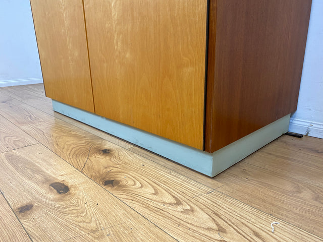 Sehr schöner und geräumiger Mid-Century Kleiderschrank mit Aufsatz und Kleiderstange I Schrank Schlafzimmerschrank Wäscheschrank Wardrobe 60er 70er Vintage Retro I