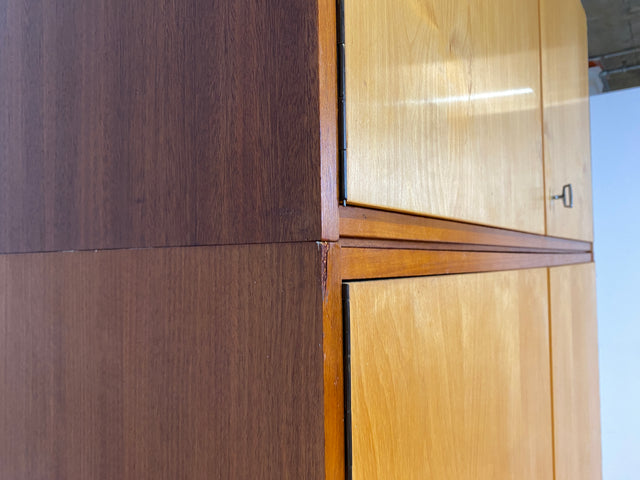 Sehr schöner und geräumiger Mid-Century Kleiderschrank mit Aufsatz und Kleiderstange I Schrank Schlafzimmerschrank Wäscheschrank Wardrobe 60er 70er Vintage Retro I