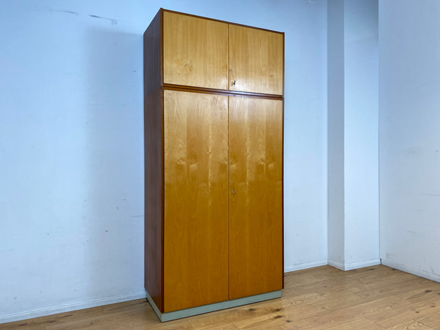 Sehr schöner und geräumiger Mid-Century Kleiderschrank mit Aufsatz und Kleiderstange I Schrank Schlafzimmerschrank Wäscheschrank Wardrobe 60er 70er Vintage Retro I