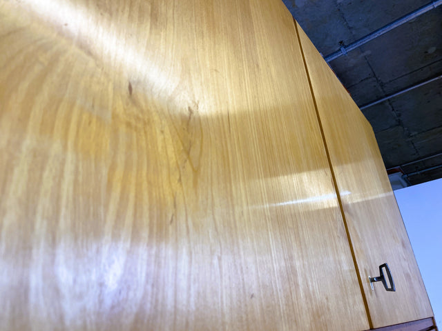 Sehr schöner und geräumiger Mid-Century Kleiderschrank mit Aufsatz und Kleiderstange I Schrank Schlafzimmerschrank Wäscheschrank Wardrobe 60er 70er Vintage Retro I