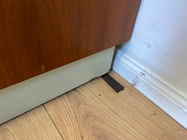 Sehr schöner und geräumiger Mid-Century Kleiderschrank mit Aufsatz und Kleiderstange I Schrank Schlafzimmerschrank Wäscheschrank Wardrobe 60er 70er Vintage Retro I