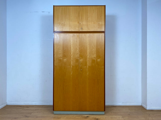 Sehr schöner und geräumiger Mid-Century Kleiderschrank mit Aufsatz und Kleiderstange I Schrank Schlafzimmerschrank Wäscheschrank Wardrobe 60er 70er Vintage Retro I