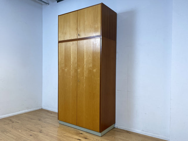 Sehr schöner und geräumiger Mid-Century Kleiderschrank mit Aufsatz und Kleiderstange I Schrank Schlafzimmerschrank Wäscheschrank Wardrobe 60er 70er Vintage Retro I