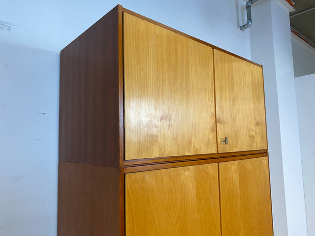 Sehr schöner und geräumiger Mid-Century Kleiderschrank mit Aufsatz und Kleiderstange I Schrank Schlafzimmerschrank Wäscheschrank Wardrobe 60er 70er Vintage Retro I