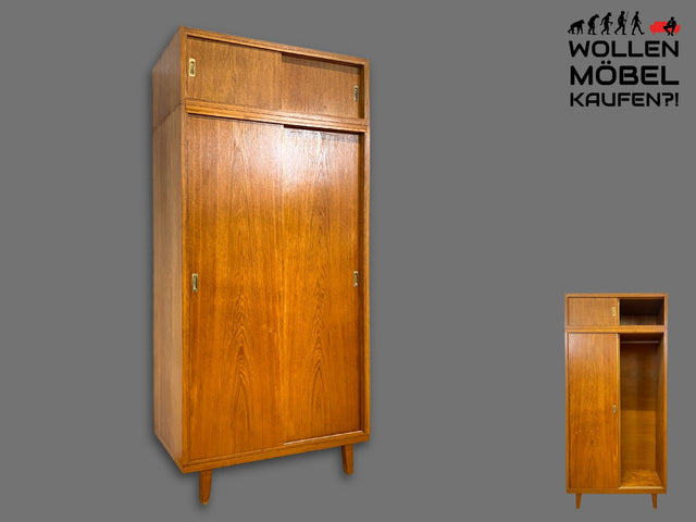 Besonders schöner Mid-Century Kleiderschrank in Eiche mit Aufsatz und Schiebetüren