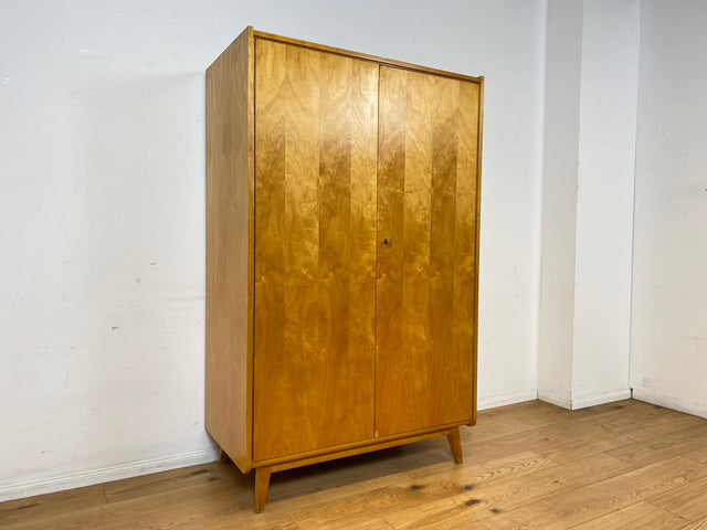 Raumaufhellender Mid-Century Kleiderschrank mit Kleiderstange und konischen Füßen