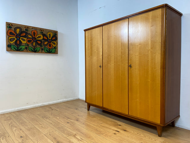 Schöner & perfekt aufgeteilter 3-türiger Mid-Century Kleiderschrank mit Schubladen I Schrank Schlafzimmerschrank Wäscheschrank Wardrobe Rockabilly 50er 60er Vintage I
