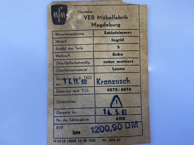 Besonders schöner Mid-Century Kleiderschrank aus 1960 mit Schubladen I Vollholz in Eiche&nbsp;