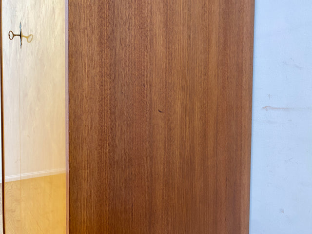 Minimalistischer & geräumiger Mid-Century Kleiderschrank aus 1966 mit Schublade und Böden I Schrank Schlafzimmerschrank Wäscheschrank Garderobe Wardrobe Retro Vintage 60er I